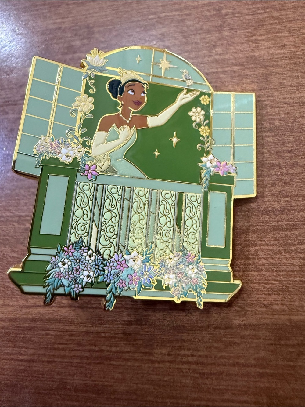 Box lunch Tiana balcony pin